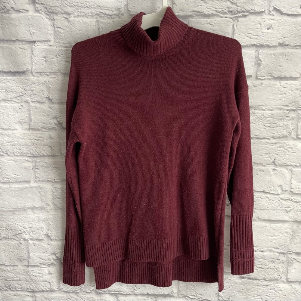 PREOWNED J. CREW BURGUNDY LONG SLEEVE TURTLE NECK WOOL SWEATER XS